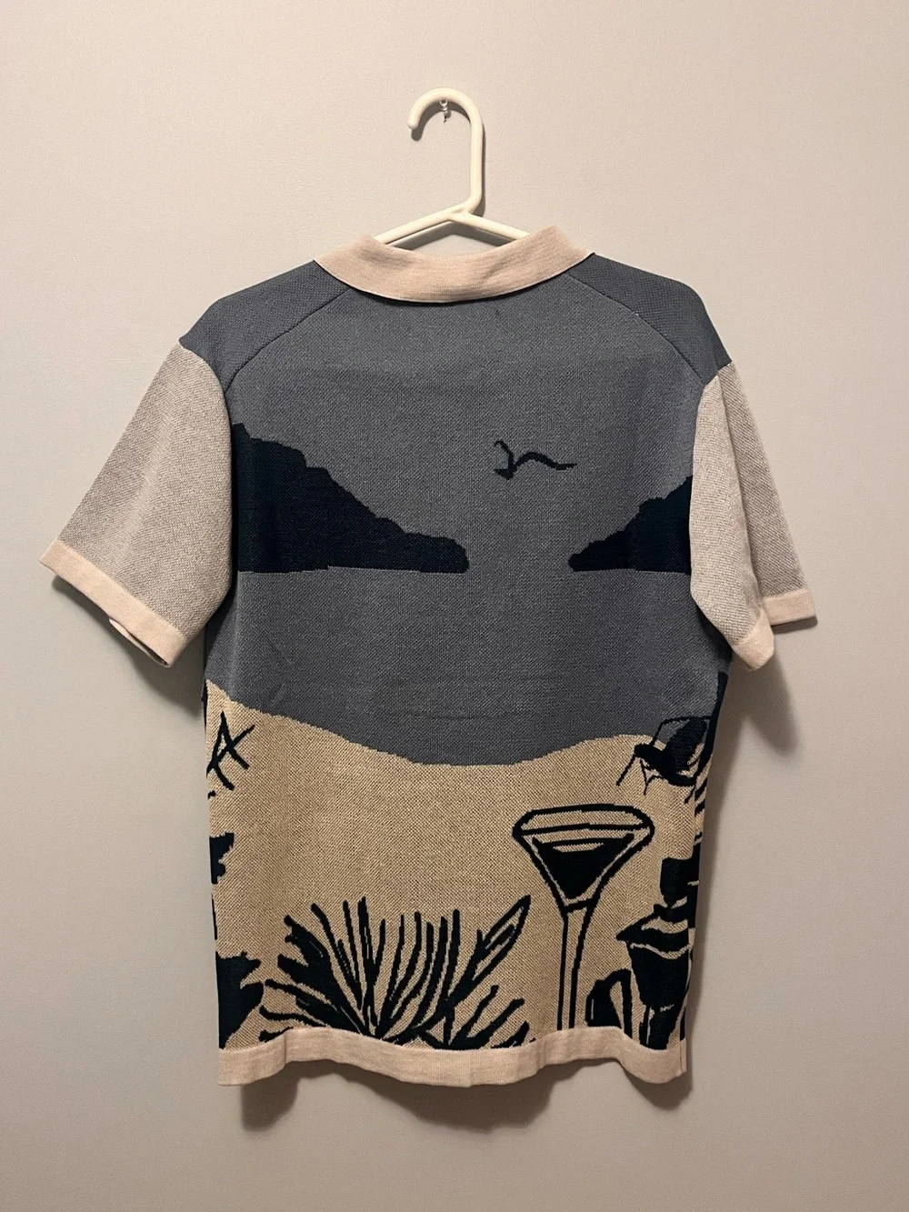 (men’s) 🎉Free Planet Beige & Blue Scenic Landscape Knit Button Up Polo